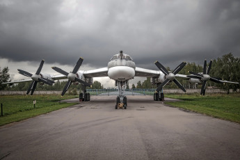 обоя tu-95, авиация, авиационный пейзаж, креатив, бомбардировщик