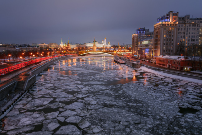 Обои картинки фото moscow, города, москва , россия, река, ночь, мост