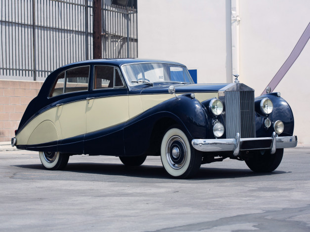 Обои картинки фото rolls-royce silver dawn by freestone & webb 1954, автомобили, rolls-royce, 1954, silver, webb, freestone, dawn