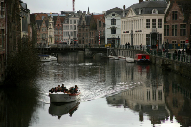 Обои картинки фото корабли, разные, вместе, дома, лодки, мост, канал