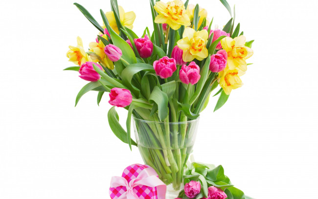 Обои картинки фото цветы, букеты,  композиции, тюльпаны, подарок, gift, tulips, daffodils, весна, нарциссы