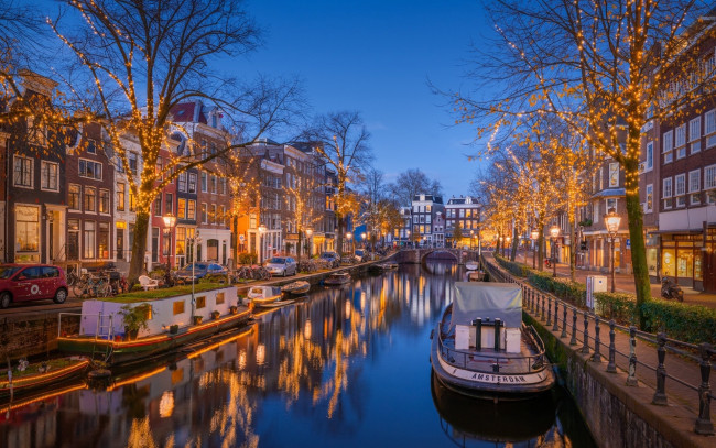 Обои картинки фото города, амстердам , нидерланды, канал, лодки, иллюминация, вечер, огни