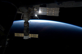 Картинка космос космические корабли станции прогресс земля мкс