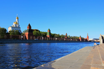 Картинка города москва россия набережная река дома