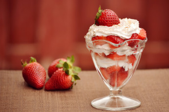 Картинка еда мороженое десерты клубника десерт