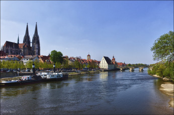 Картинка города регенсбург германия река собор дома