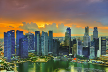 обоя города, сингапур, закат, солнце, облака, небоскребы
