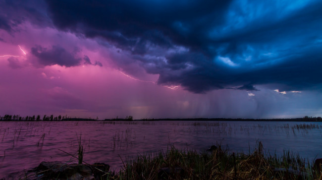 Обои картинки фото природа, молния,  гроза, озеро, тучи, небо