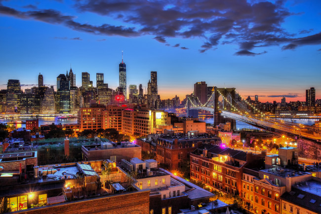 Обои картинки фото города, нью-йорк , сша, соединенные, штаты, манхэттен, one, world, trade, center, сумерки, бруклинский, мост, нью-йорк, огни, облака, небо