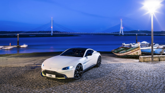 Обои картинки фото aston martin vantage 2019, автомобили, aston martin, aston, martin, vantage, 2019, белый