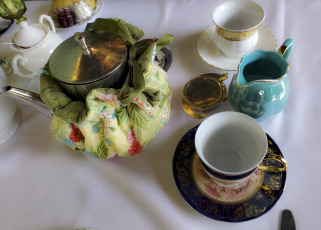 Картинка разное посуда +столовые+приборы +кухонная+утварь чайник чашка сливочник