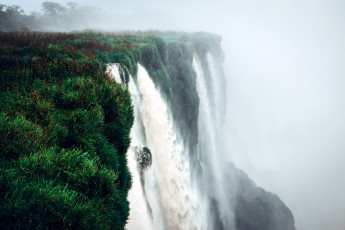Картинка природа водопады водопад туман трава обрыв