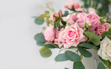 Картинка цветы розы коробка букет розовые красивые
