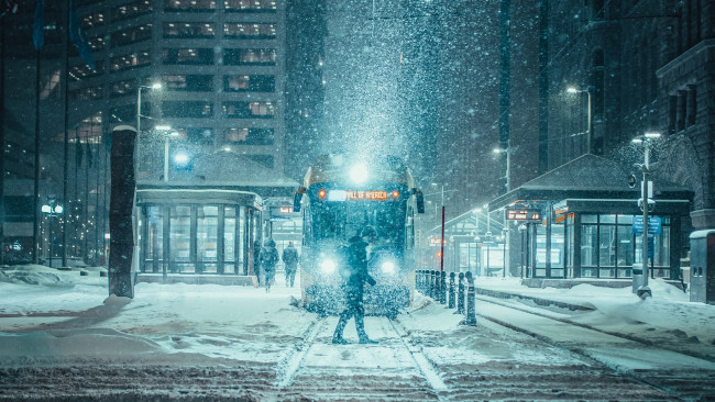 Обои картинки фото города, - огни ночного города, трамвай, снегопад, город, америка, зима