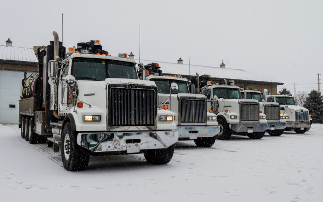 Обои картинки фото western star 4800, автомобили, western star, вестерн, стар, 4800, грузовик, зима, снегоуборочная, техника, грузовики, для, уборки, снега, американские