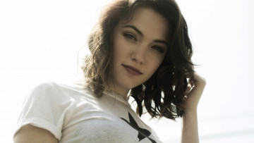 обоя violett beane, девушки, шатенка, лицо, футболка