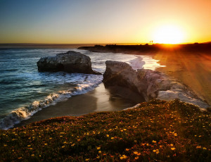Картинка glass beach fort bragg california природа восходы закаты скалы закат тихий океан калифорния стеклянный пляж