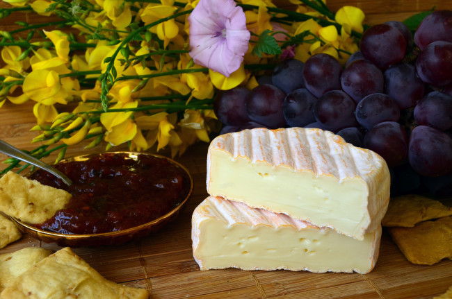 Обои картинки фото еда, сырные изделия, сыр, цветы