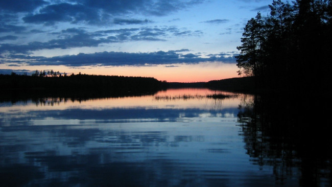 Обои картинки фото природа, реки, озера, озеро, облака, небо, рассвет, деревья