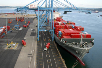Картинка корабли грузовые+суда порт контейнеры погрузка терминал