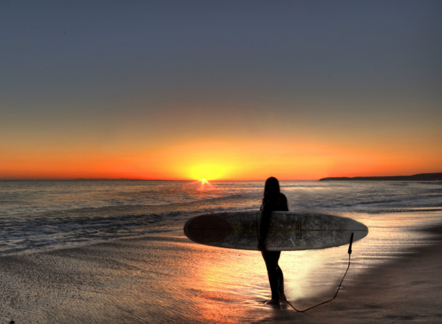 Обои картинки фото спорт, серфинг, девушка, серф, море, закат