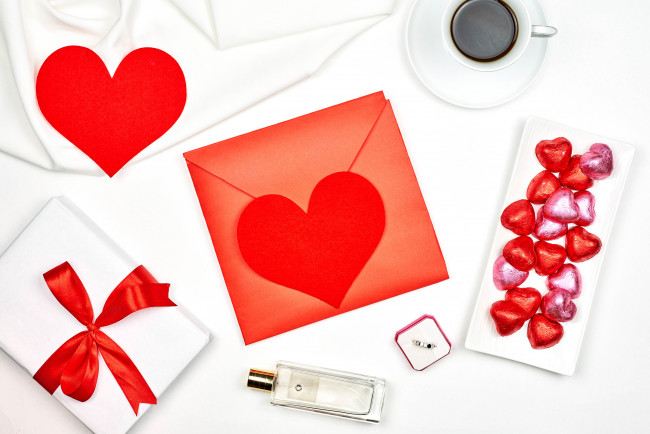 Обои картинки фото праздничные, день святого валентина,  сердечки,  любовь, сердечки, конфеты, конверт, подарок, кольцо