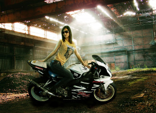 Картинка мотоциклы мото девушкой очки