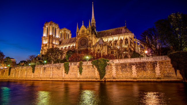 Обои картинки фото notre dame cathedral in paris, города, париж , франция, ночь, собор, река
