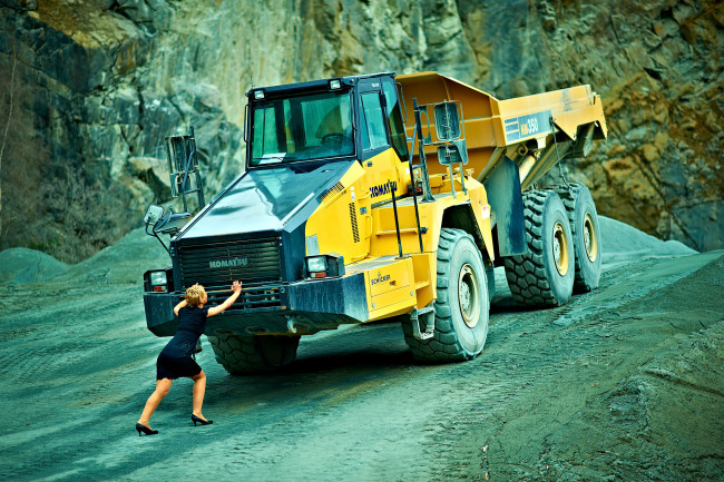 Обои картинки фото техника, строительная техника, девушка, грузовик