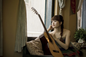 Картинка музыка -другое комната окно гитара взгляд девушка