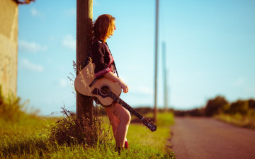 Картинка музыка -другое гитара девушка столб