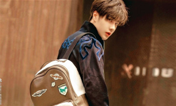 Картинка мужчины wang+yi+bo актер рюкзак