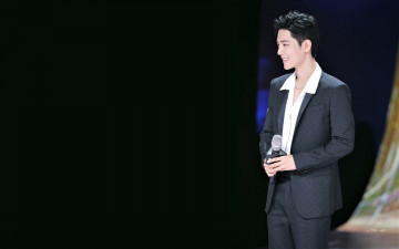 Картинка мужчины xiao+zhan актер костюм микрофон