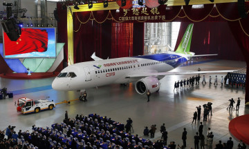 Картинка авиация пассажирские+самолёты c919 узкофюзеляжный пассажирский самолeт коммерческая авиационная корпорация китай