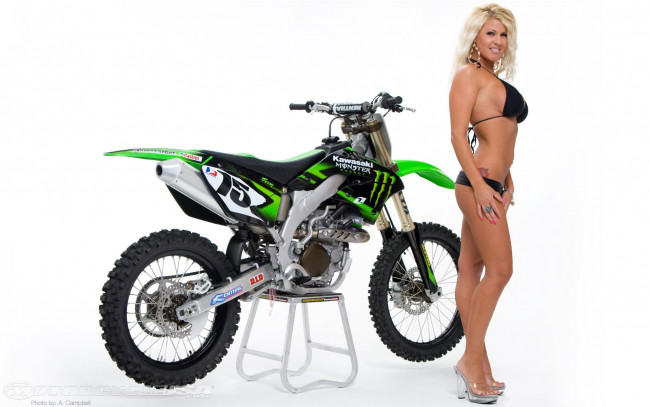 Обои картинки фото heather, with, kx450f, мотоциклы, мото, девушкой