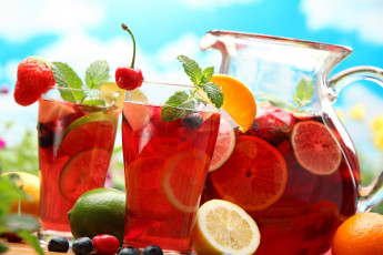 Картинка еда напитки стаканы кувшин лимон лайм ягоды фрукты