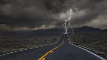 Картинка природа молния гроза шоссе тучи