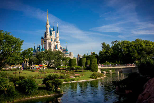 Обои картинки фото magic kingdom, города, диснейленд, замок, река, парк