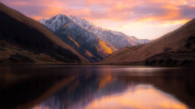 Обои картинки фото природа, реки, озера, новая, зеландия, тихая, вода, в, озере, kirkpatrick, на, фоне, гор