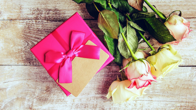Обои картинки фото праздничные, подарки и коробочки, розы, подарок, лента, бант