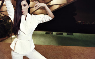 Картинка Megan+Fox девушки   белый костюм перстень