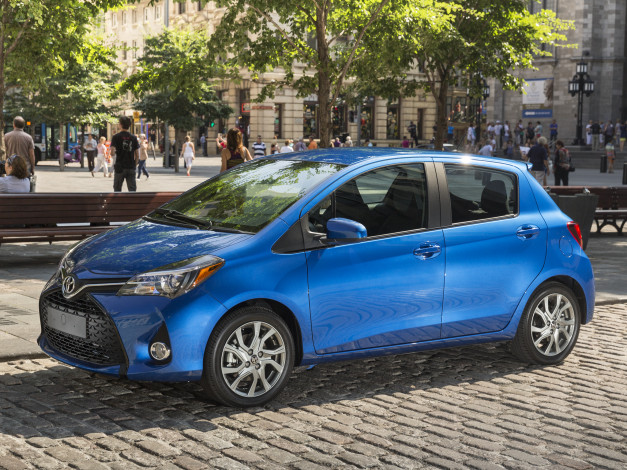 Обои картинки фото автомобили, toyota, 2015г, yaris, se, 5-door, us-spec, синий