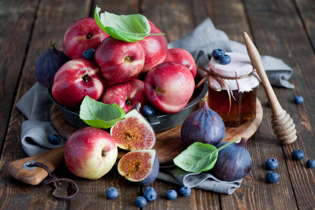 Обои картинки фото еда, фрукты,  ягоды, мёд, инжир, нектарины, голубика, ягоды
