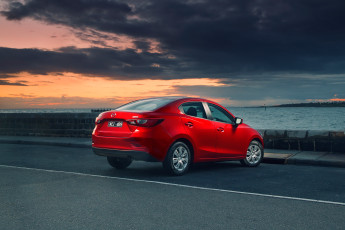 обоя автомобили, mazda, sedan, mazda2, красный, 2015г, au-spec