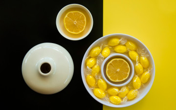 Картинка еда конфеты +шоколад +сладости чёрно-жёлтый фон чашка лимон