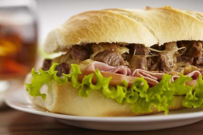 Обои картинки фото еда, бутерброды,  гамбургеры,  канапе, сэндвич, тарелка, бутерброд