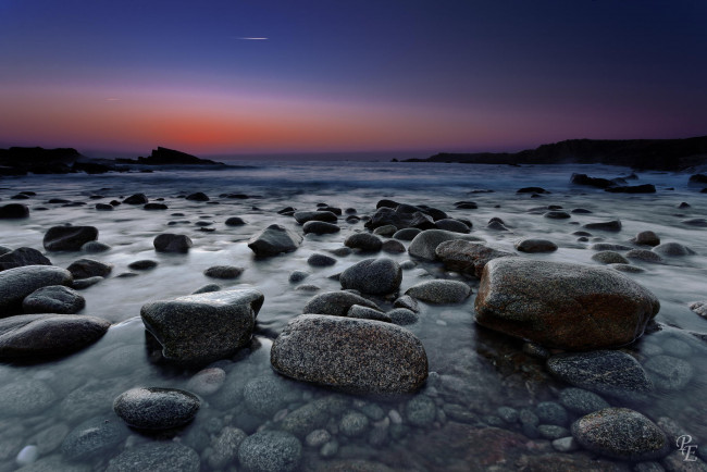 Обои картинки фото природа, побережье, сумерки, камни, море, берег