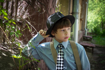 Картинка разное дети мальчик рубашка шляпа галстук стена