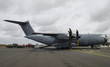 Картинка авиация военно-транспортные+самолёты транспортный самолeт airbus a400m аэрoдрoм