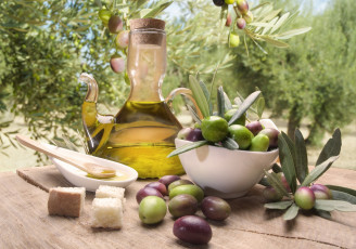 Картинка еда разное плошка сухарики ветка масло оливки